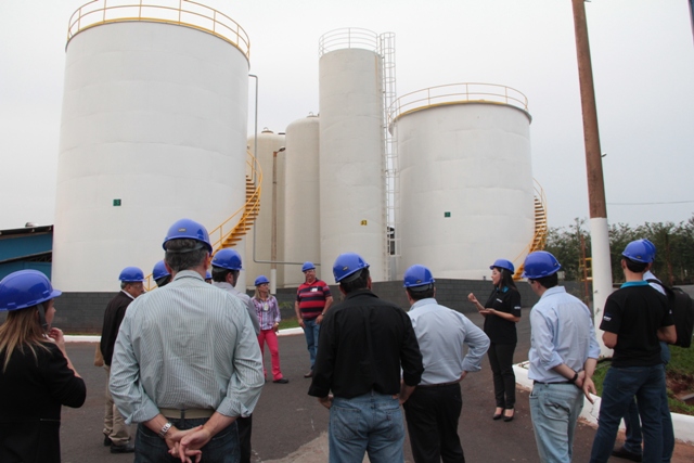 Os participantes do Advento visitaram Ã  fábrica da Adfert, em Uberlândia